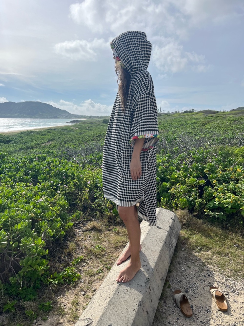 Houndstooth Hooded Poncho - Black & White